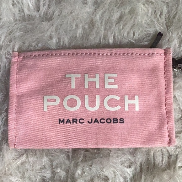 Marc Jacob’s x Peanuts Snoopy Pink Canvas Graphic Print Pouch Wristlet E…